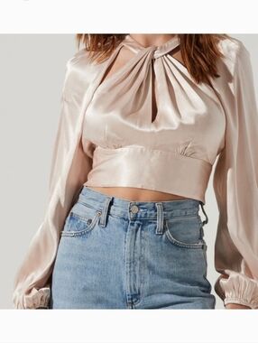 NWT ASTR Satin Halter Crop Blush Idara Satin Open Back Top champagne Sz L $98